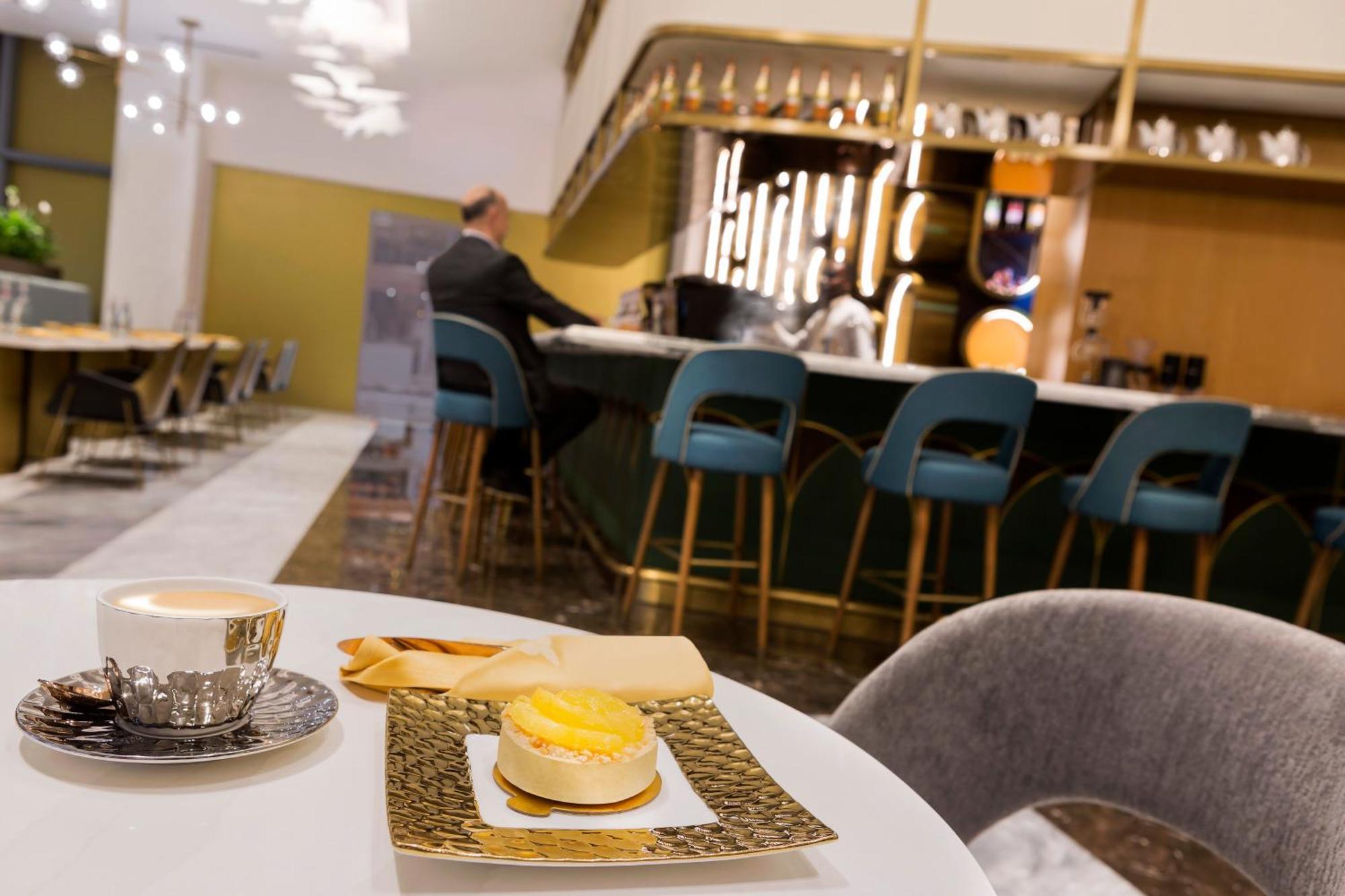 Velero Hotel Doha Lusail ภายนอก รูปภาพ The bar at the lounge